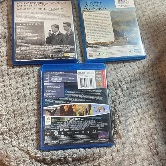 Blu-ray Collection: True Detective, Over Alaska, Earth - Picture 2 of 2
